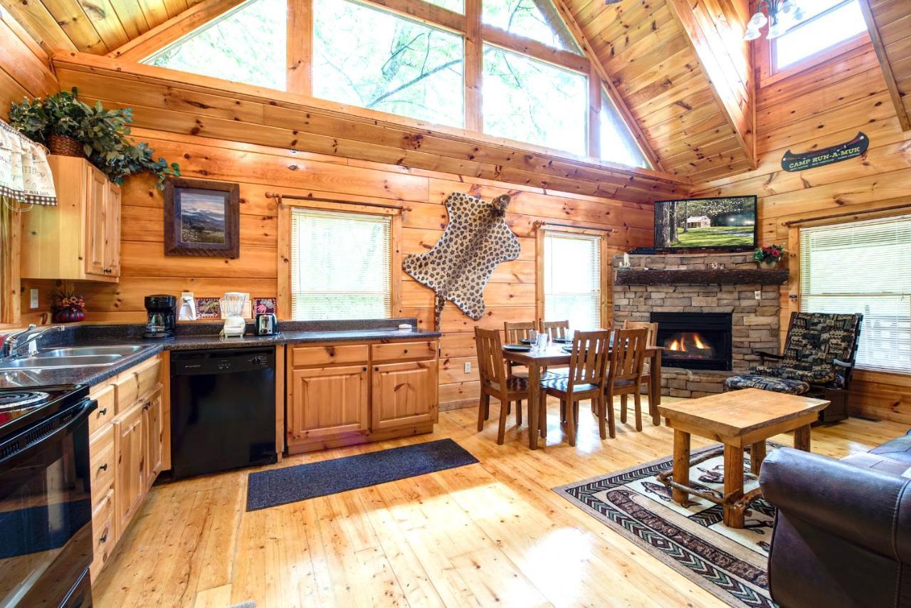 Cabin Of Dreams, 3 Bedroom Water View, Wifi, Hot Tub, Pool Table, Sleep 8 Sevierville Esterno foto
